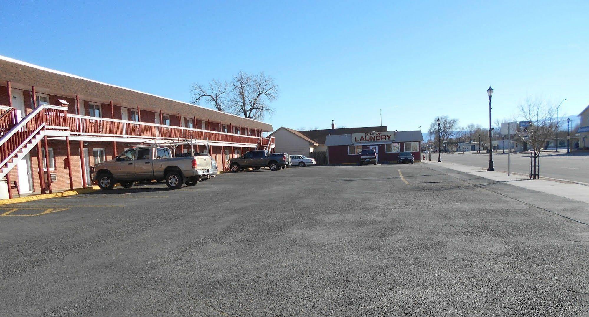Super Saver Inn Sheridan Exterior photo